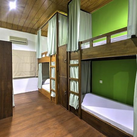 Riverside Hostel Padang Экстерьер фото