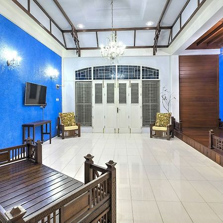 Riverside Hostel Padang Экстерьер фото