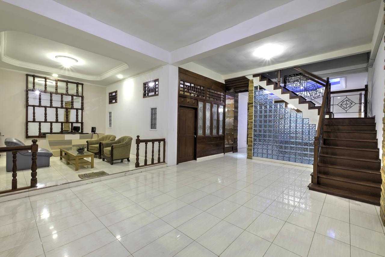 Riverside Hostel Padang Экстерьер фото