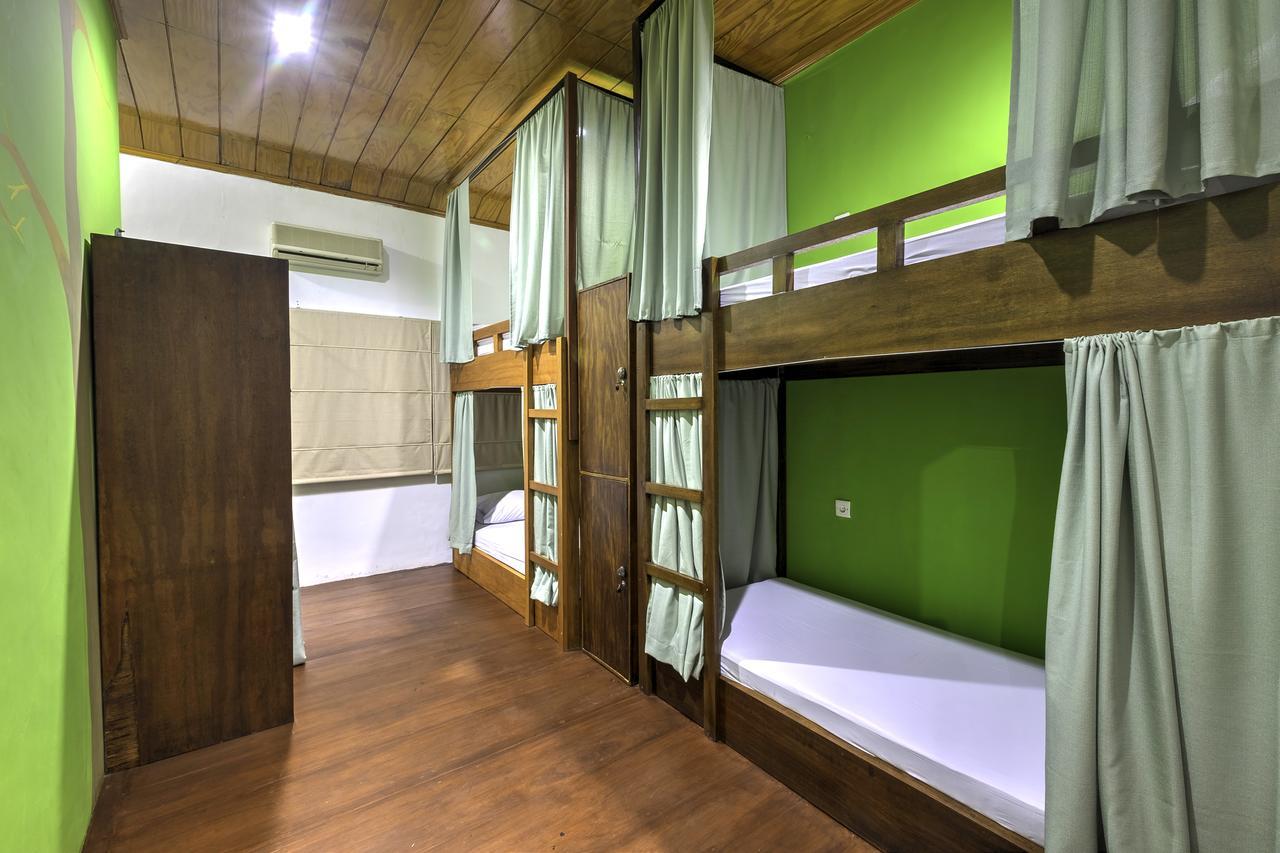 Riverside Hostel Padang Экстерьер фото
